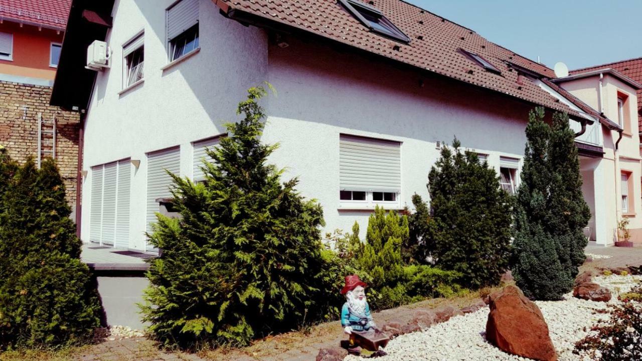 White House 'Privatzimmer' Mannheim Esterno foto