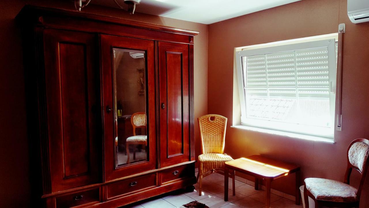 White House 'Privatzimmer' Mannheim Esterno foto
