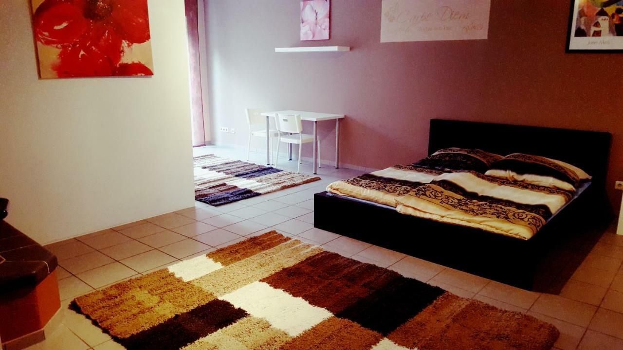White House 'Privatzimmer' Mannheim Esterno foto