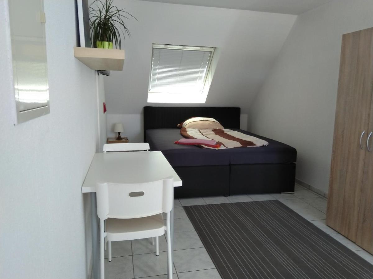 White House 'Privatzimmer' Mannheim Esterno foto