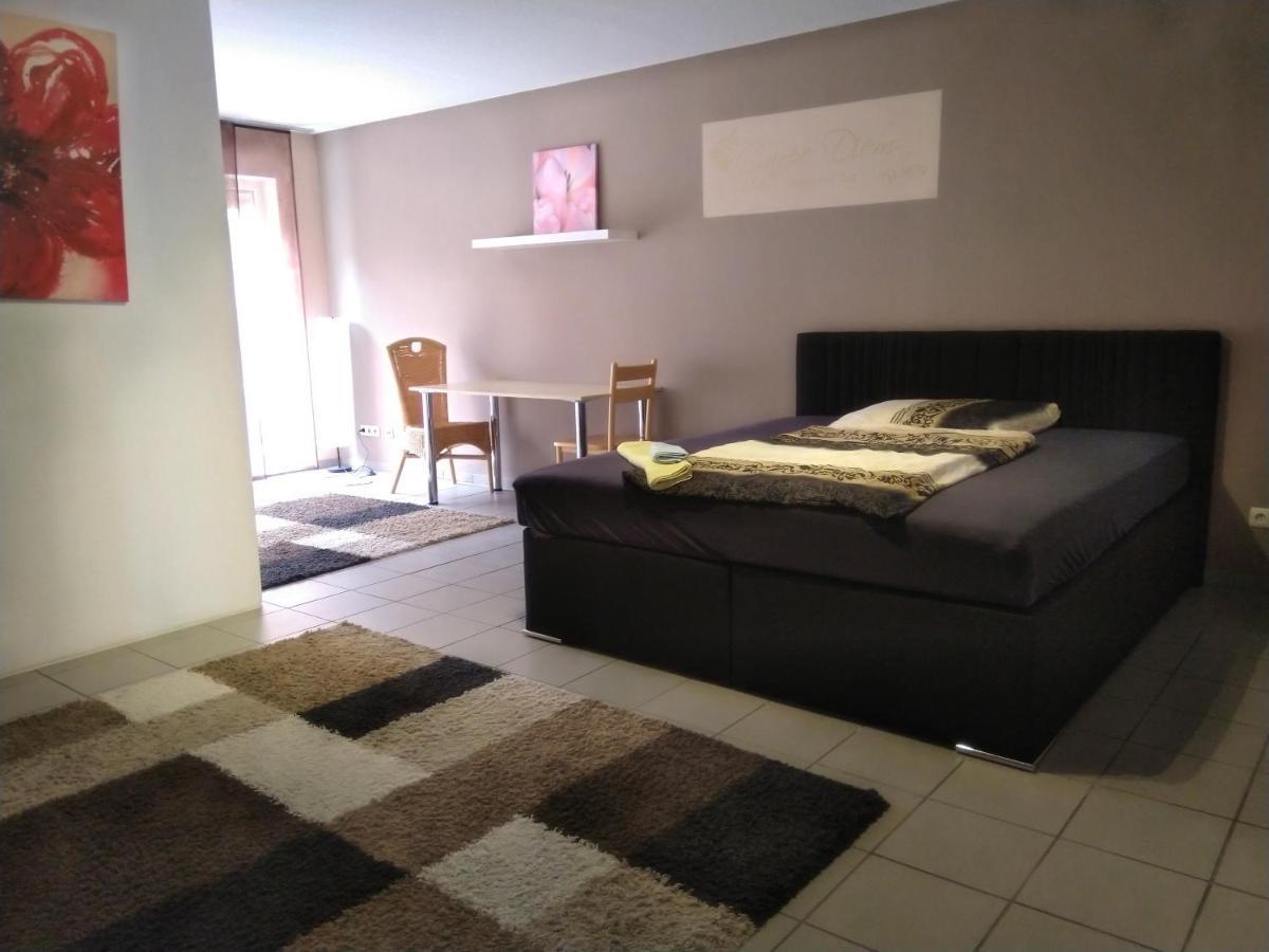 White House 'Privatzimmer' Mannheim Esterno foto