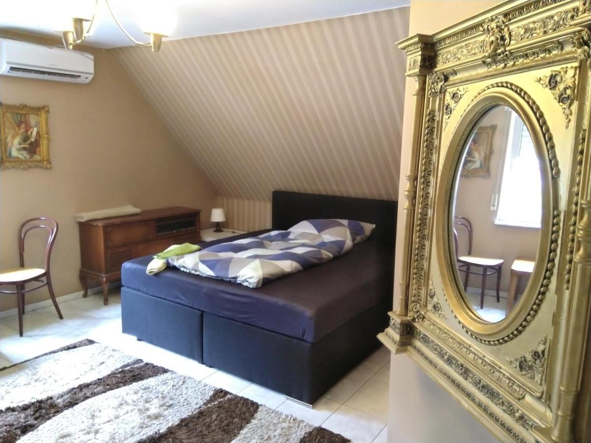 White House 'Privatzimmer' Mannheim Esterno foto